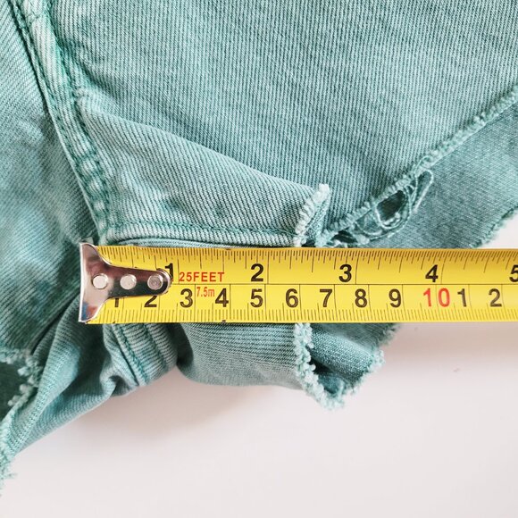 Levi's 501 High Rise Shorts in Dusty Beryl Green 56327-0402 BNWT - Size 30 - Picture 13 of 13